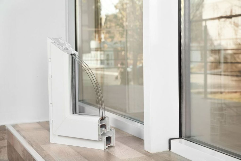 Sezione di un profilo per infissi in PVC