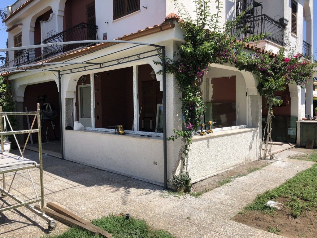 Veranda in alluminio in costruzione