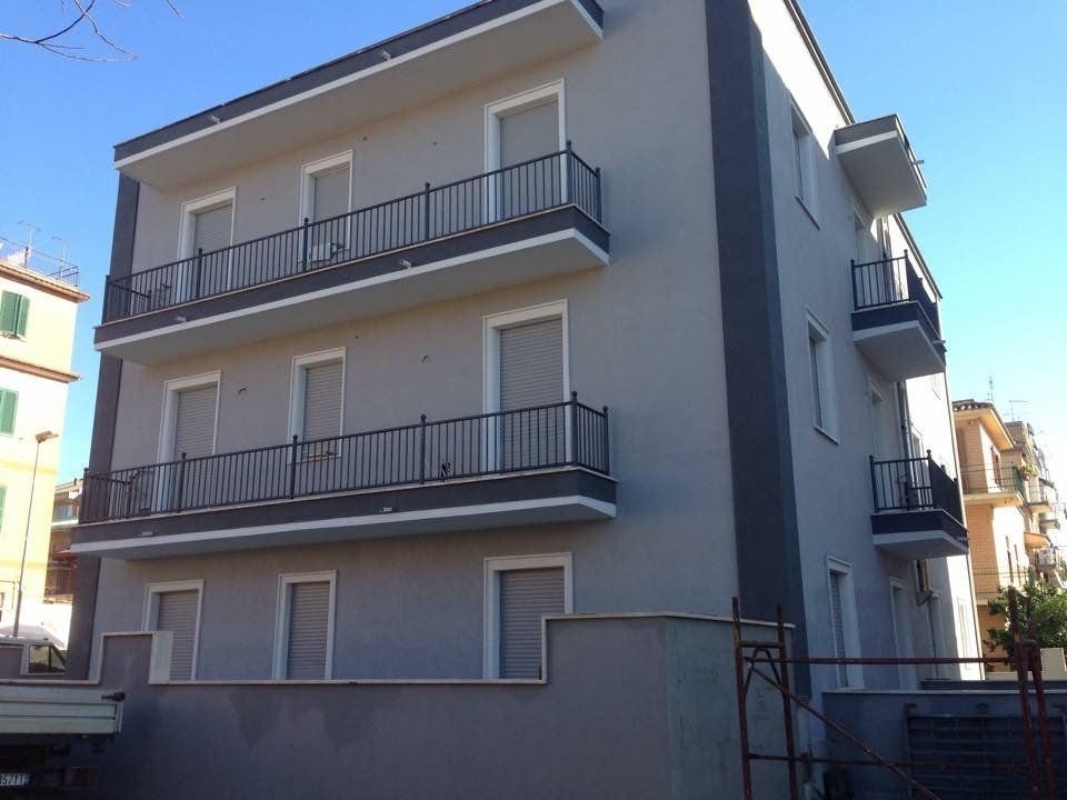 Ringhiere sui balconi di una palazzina