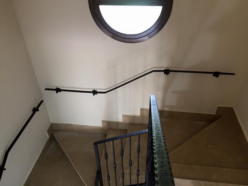 Corrimano in ferro su scala interna